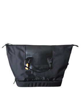 Tracker Travel Duffel Bag Black Carry-On Weekender USB Charging Port Shoe NWT